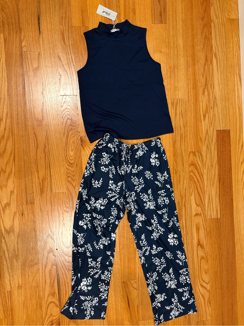 Woman’s Navy Floral Print Pants with Navy Tank Top Set- Wiholl
